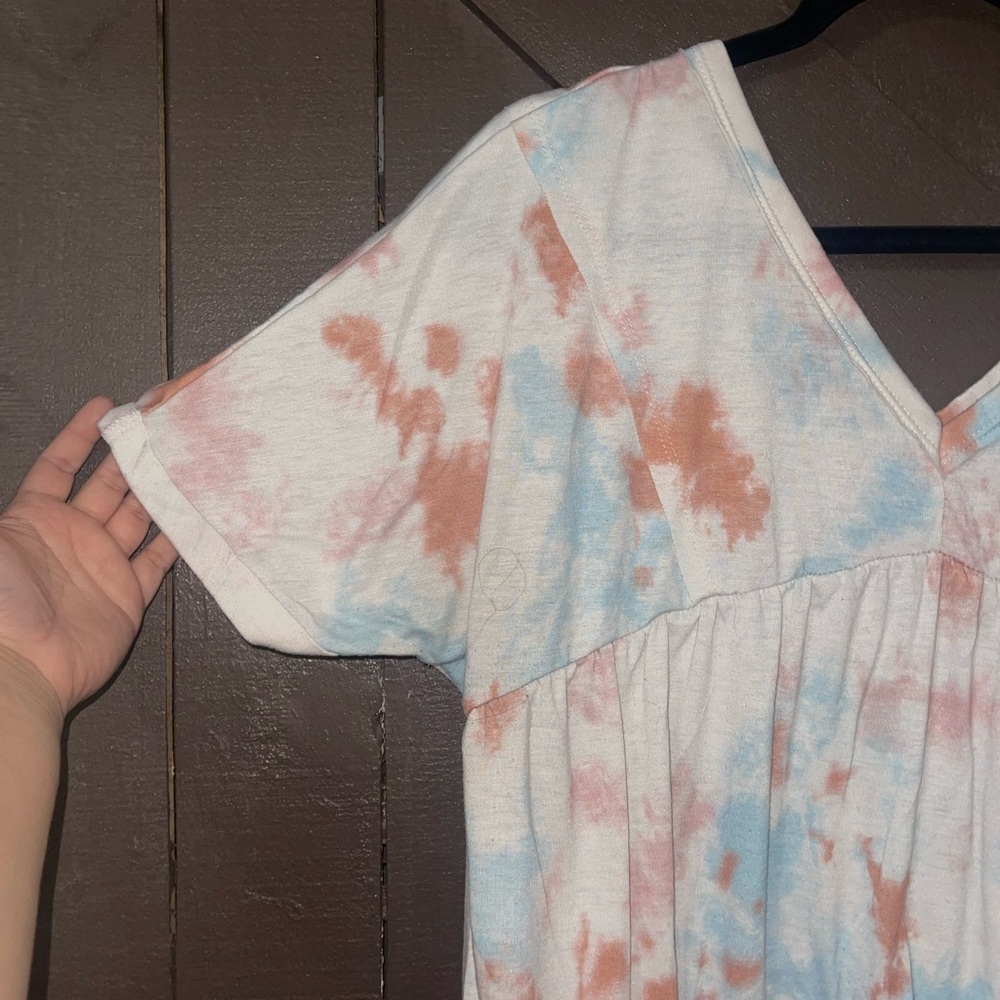 Deep V-neck tee - Picture 3 of 4